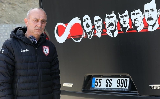 Samsunspor'un �of�r� 34 y�ll�k ac�y� korna �alarak payla��yor
