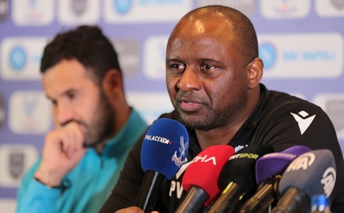 Patrick Vieira'dan Hakan �alhano�lu ve �lkay G�ndo�an'a �vg�