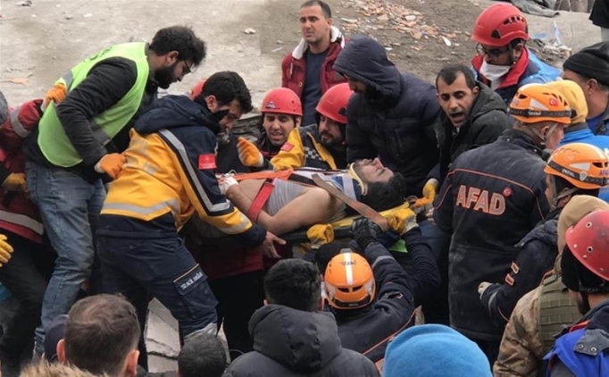 Diyarbak�r'da 11 saatin ard�ndan enkazdan 1 ki�i ��kt�