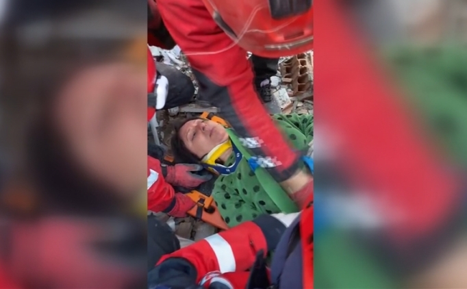 Hatay'da enkaz alt�nda kalan kad�n 52 saat sonra kurtar�ld�