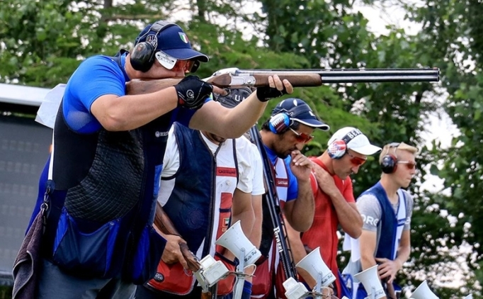 Plak at��lar�nda bronz madalya