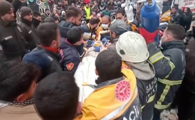 Nizip'te 107 saat sonra bir kad�n kurtar�ld�