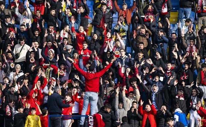 Gen�lerbirli�i'nden ��retmen taraftarlar�na jest