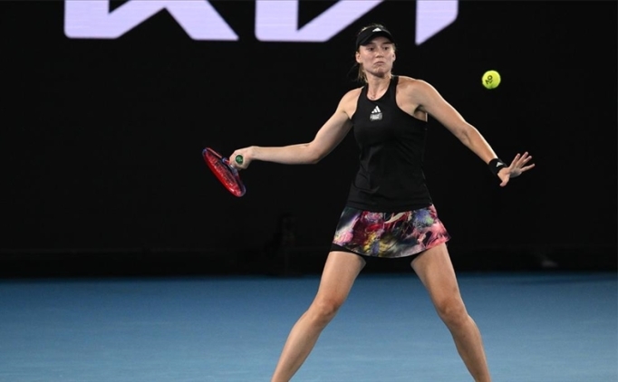 Rybakina, Swiatek'i eledi ve finale ��kt�