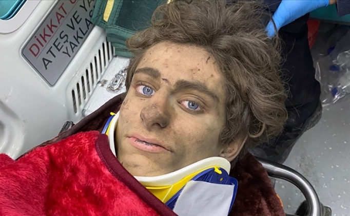 Hatay'da enkaz alt�nda kalan gen� 69 saat sonra kurtar�ld�