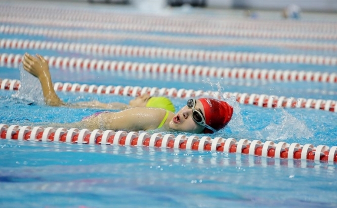 Milli sporcular Y�zme �ampiyonas�'nda yar��t�