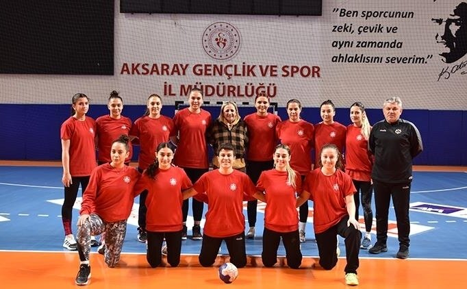 Aksaray Belediyespor Kad�n Hentbol Tak�m�'nda hedef S�per Lig'de kalabilmek