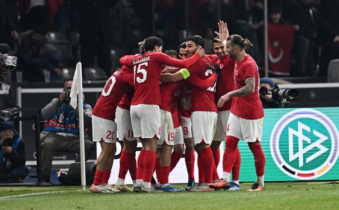 A Milli Futbol Tak�m�, Galler'de tarihi ba�ar� pe�inde