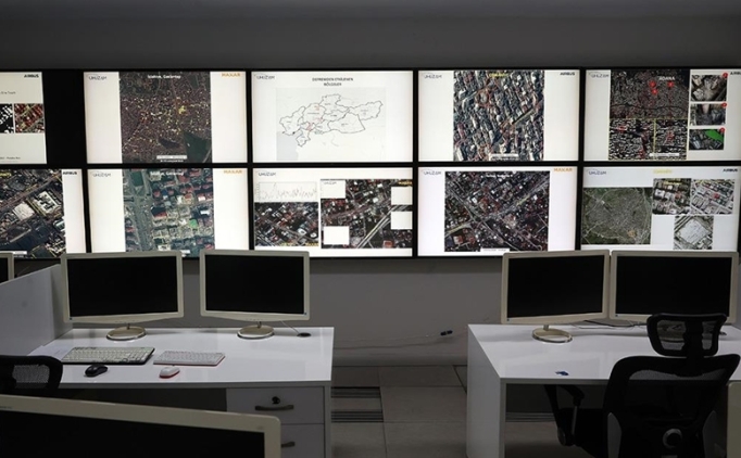 Depremin yol a�t��� y�k�m uzaydan g�r�nt�lendi