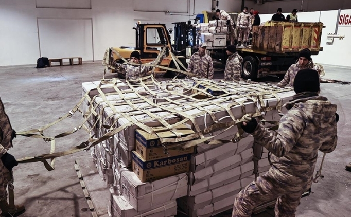 �n�aat malzemeleri deprem b�lgesine g�nderildi