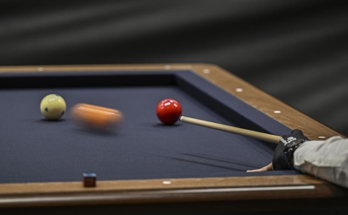 Milli bilardocu yar� finalde