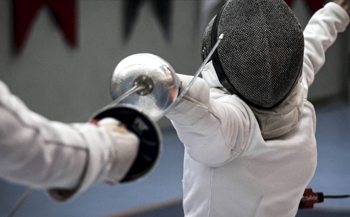 Milli eskrimciler Almanya ve G�rcistan'da piste ��kacak