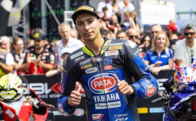 Milli motosiklet�i Toprak Razgatl�o�lu, �talya'da podyumun zirvesinde