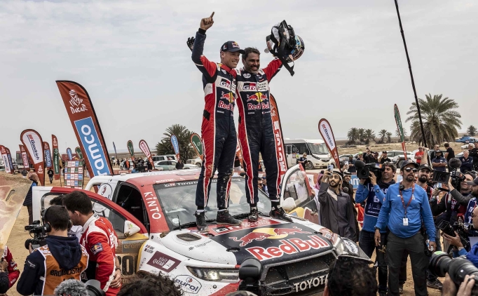 Toyota 2023 Dakar Rallisi'ni b�y�k farkla kazand�