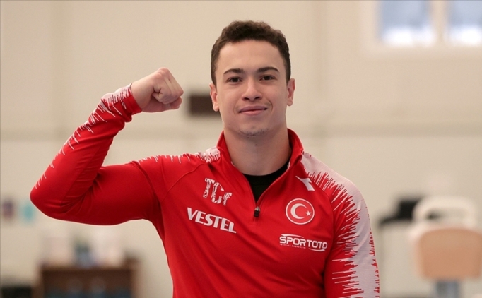 Milli cimnastik�i Ahmet �nder'in hedefi alt�n madalya