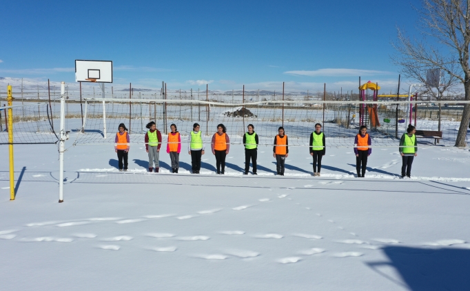 K�y�n voleybolcu k�zlar� 'T�rkiye �ampiyonlu�u' i�in kenetlendi