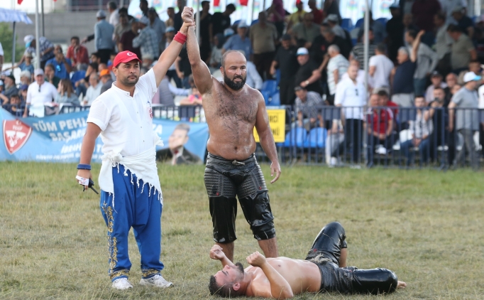 T�rkiye Ya�l� G�re� Ligi'nde ba�pehlivan Orhan Okulu zirvede yer al�yor