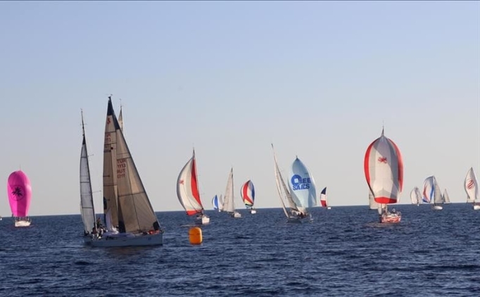 Milli yelkenciler �spanya'da sahne ald�