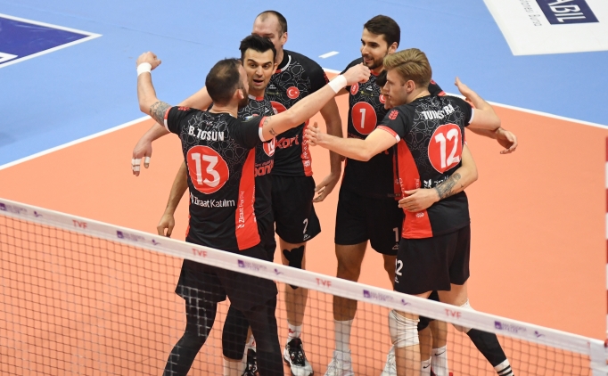 Ziraat Bankkart deplasmanda Bursa'ya set vermedi