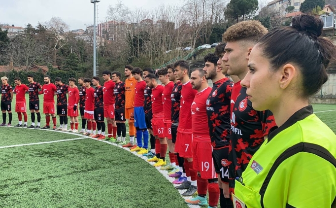 Zonguldak'ta amat�r lig hakem ve futbolcular� depremde hayat�n� kaybedenleri and�