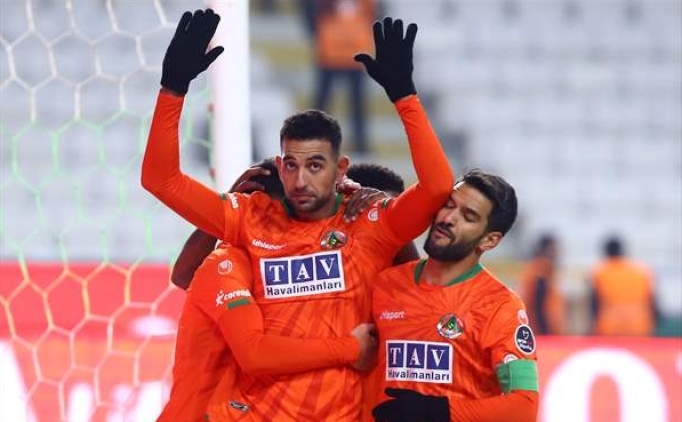 Alanyaspor, Ahmed Hassan' kadrosuna katt