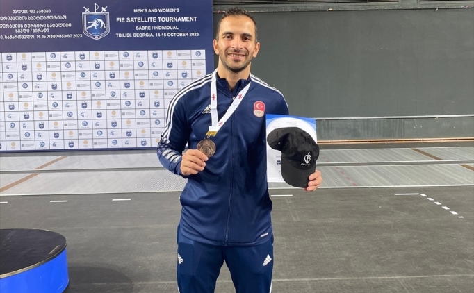 Milli eskrimci Enver Y�ld�r�m, G�ney Kore'de ana tabloya y�kseldi