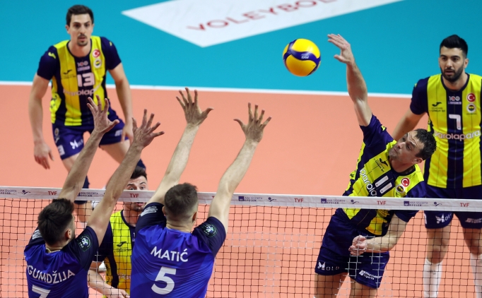 Efeler Ligi final serisinde ���nc� ma� heyecan�