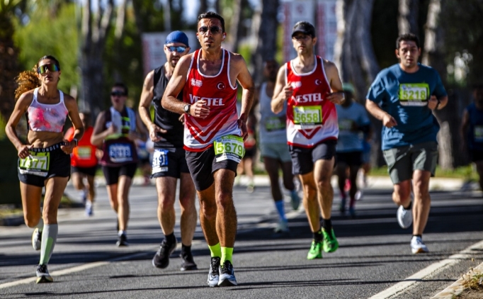 Salomon �e�me Yar� Maratonu ko�uldu