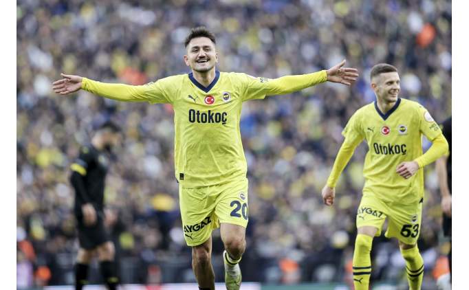 Cengiz �nder tarih yazd�, Fenerbah�e zirveyi korudu