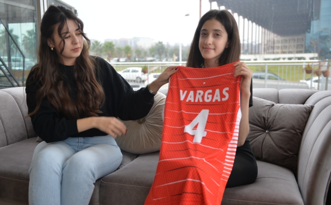 TVF'den Kahramanmara�'taki depremden etkilenen Ay�e Sudem'e anlaml� hediye