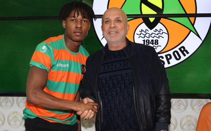 Alanyaspor, Nijeryal Akinlosotu'yu kadrosuna katt