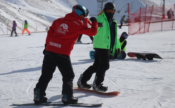 niversiteler Aras Trkiye Snowboard ve Alp Disiplini ampiyonas, Erzurum'da yapld