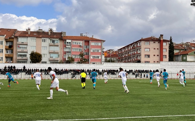 Burdur'da amat�r futbol ma��nda arbede ��kt�