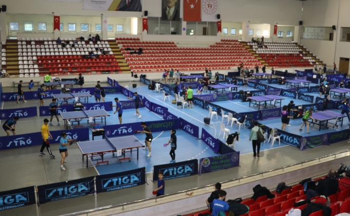 Masa Tenisi T�rkiye �ampiyonas� s�r�yor