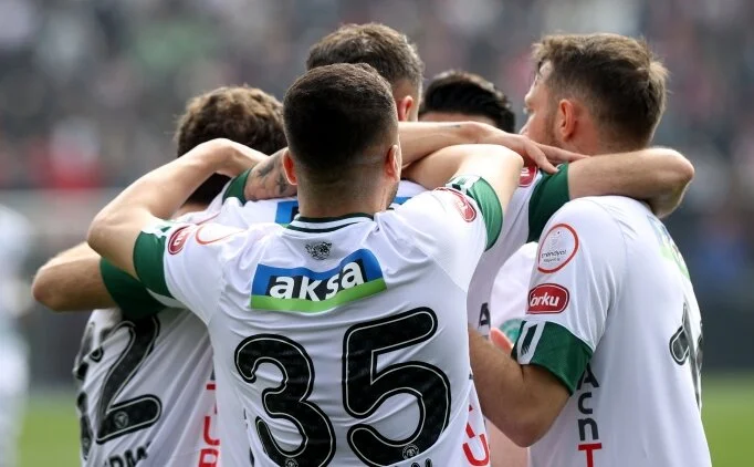 Konyaspor, y�kseli�e ge�ti!