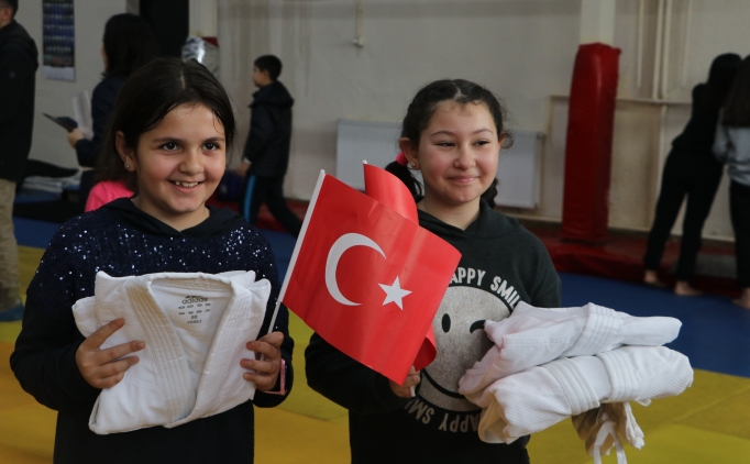 Kahramanmara�'taki sporculara Japonya'dan judo k�yafeti deste�i
