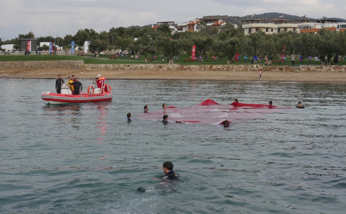 Su alt�nda mermer heykel galerisine ev sahipli�i yapan 'G�me� Dal�� K�y�' a��ld�