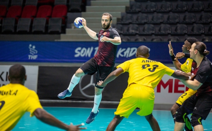 A Milli Erkek Hentbol Tak�m� haz�rl�k ma��nda Angola'y� yendi