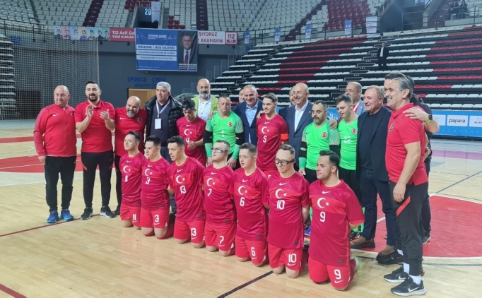 Down Sendromlu Futsal Milli Takm'ndan muhteem zafer