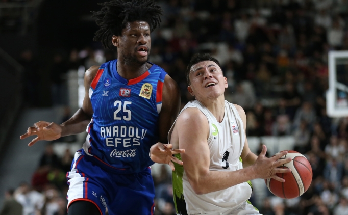 Anadolu Efes, Manisa deplasmannda galip