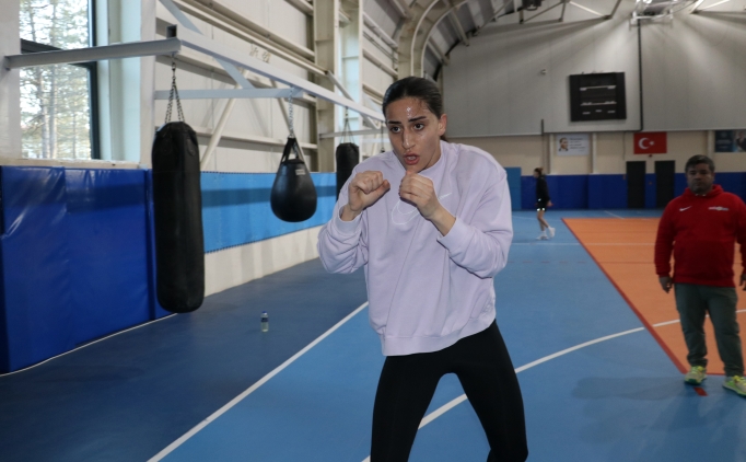 Milli boks�r Gizem �zer kariyerinin ilk Avrupa �ampiyonlu�una ula�mak istiyor