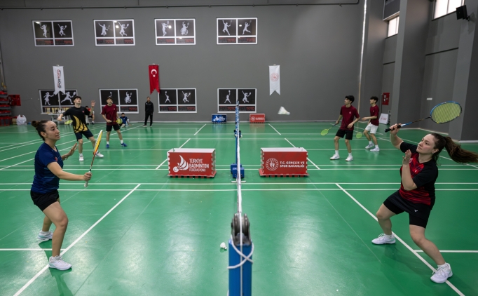 Milli badmintoncular Avrupa �ampiyonas�'na haz�r