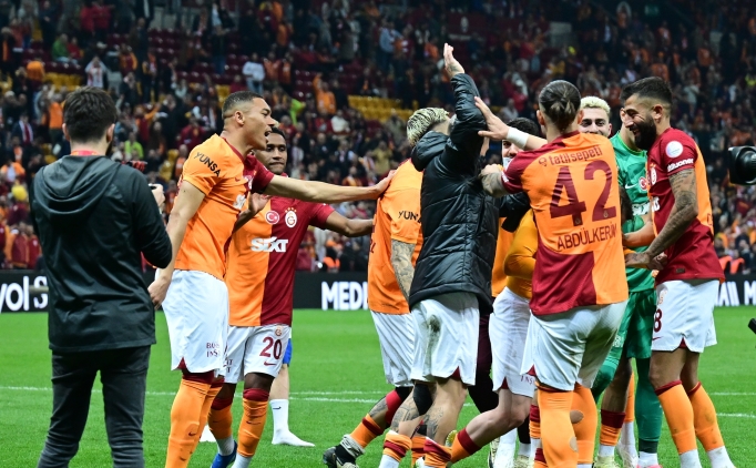 Galatasaray'dan Fenerbah�e ma�� sonras� payla��m!