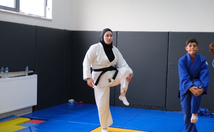 Almina �oruhlu'nun hedefi madalya