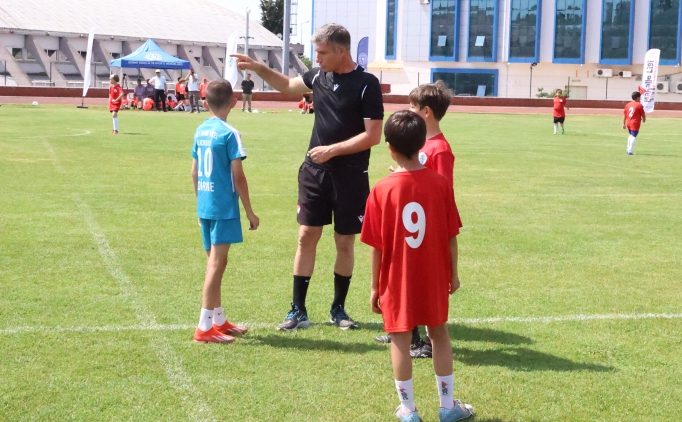 �zg�r Yankaya, 'Mahalle Ligi'nin final ma��n� y�netti