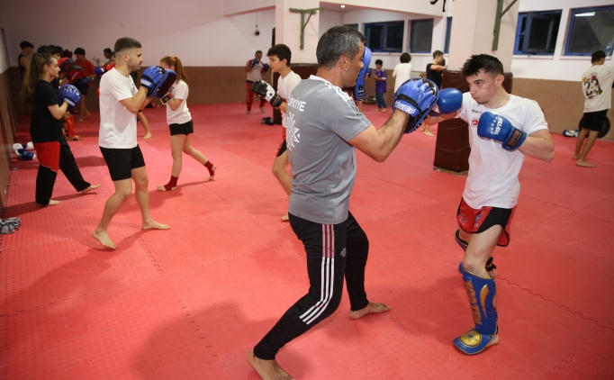 Ordulu milli kick boks�u, ba�ar�lar�n� Avrupa ve d�nya �ampiyonluklar�yla s�slemek istiyor