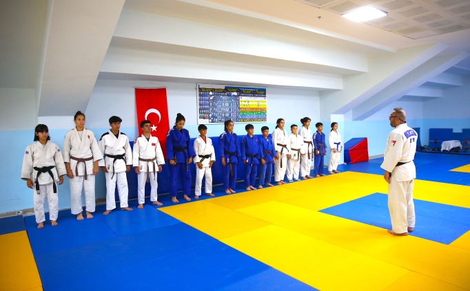 Diyarbak�rl� gen� sporcular, Avrupa Kura� �ampiyonas�'na haz�rlan�yor