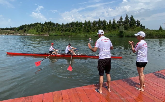 Zonguldak'ta kurulan kul�p farkl� mesleklerden bir�ok ki�iyi k�rek sporuyla bulu�turuyor