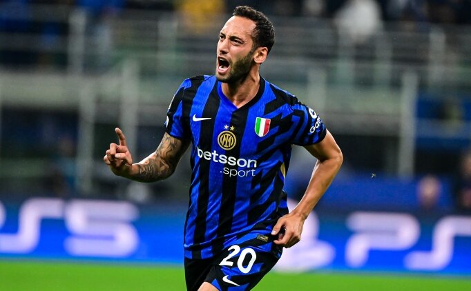 Hakan �alhano�lu, Inter'de kas�m ay�n�n futbolcusu se�ildi