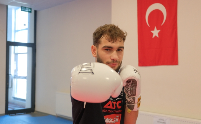 Emre Sayl, WBF ampiyonas'nda kemer iin ringe kacak